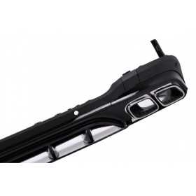 Diffuseur arrière avec des pointes de silencieux d'échappement en a...