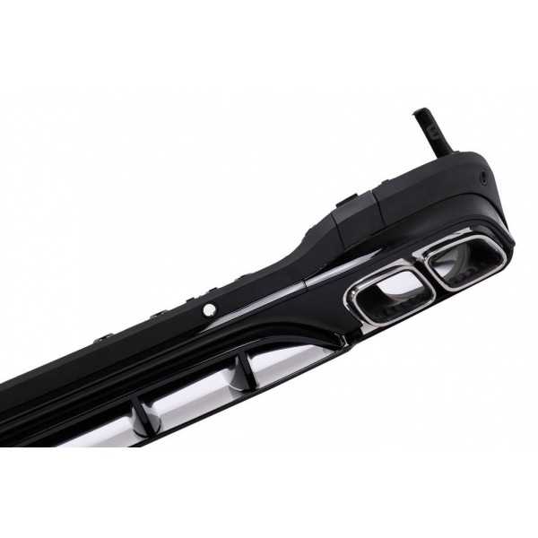 Diffuseur arrière avec des pointes de silencieux d'échappement en a...