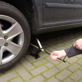 Cric à ciseaux 1500kg TüVGS | AutoStyle | Cric