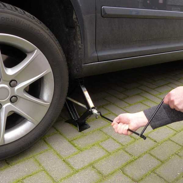 Cric à ciseaux 1500kg TüVGS | AutoStyle | Cric