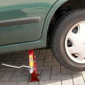 Cric à ciseaux 1000kg TüVGS | AutoStyle | Cric