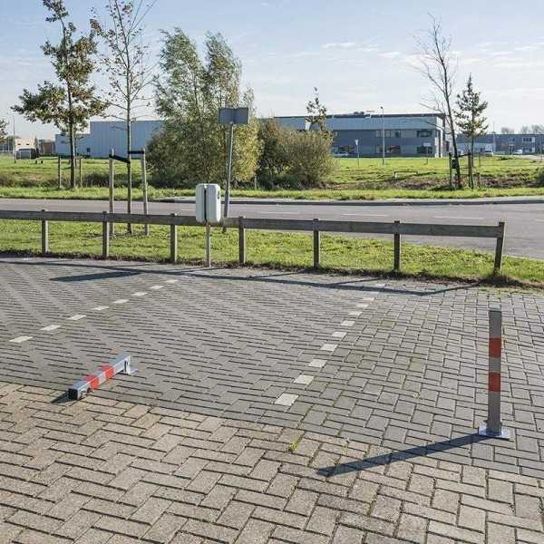 Poteau de parking avec serrure | ProPlus | Signalisation Garage